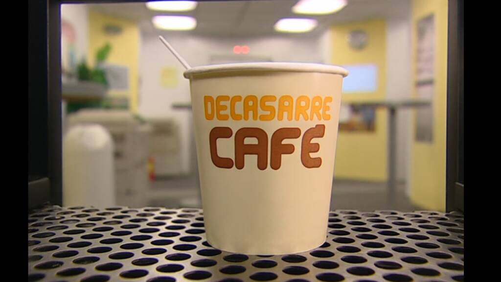 DECASARRE presenta su vídeo para la PEN Entrepreneurship Week 2025: inspirado en Camera Café, con mucho queso… y algo de café